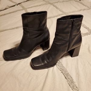 Black upper leather boots